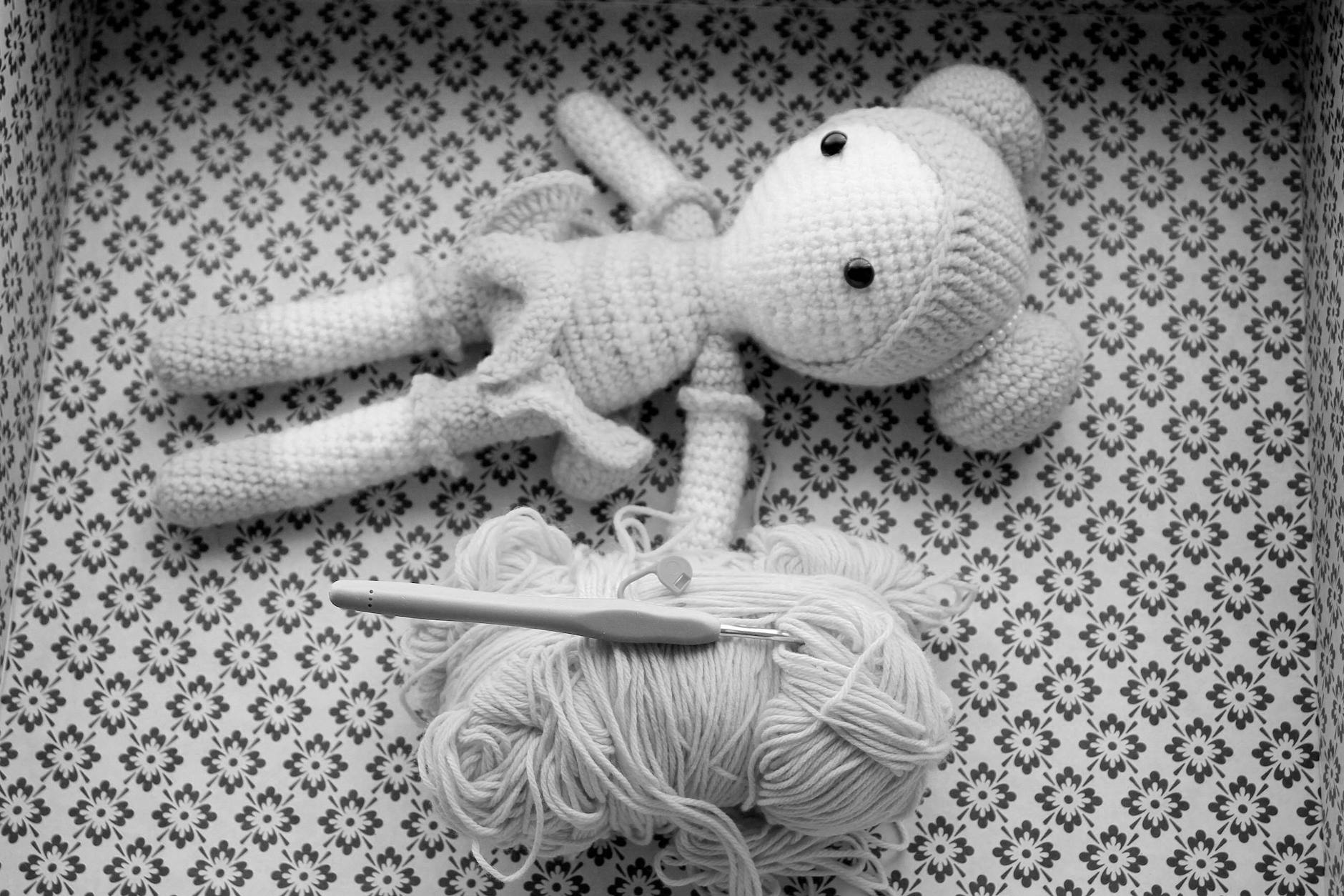 crochet jellyfish - yarn crafting project