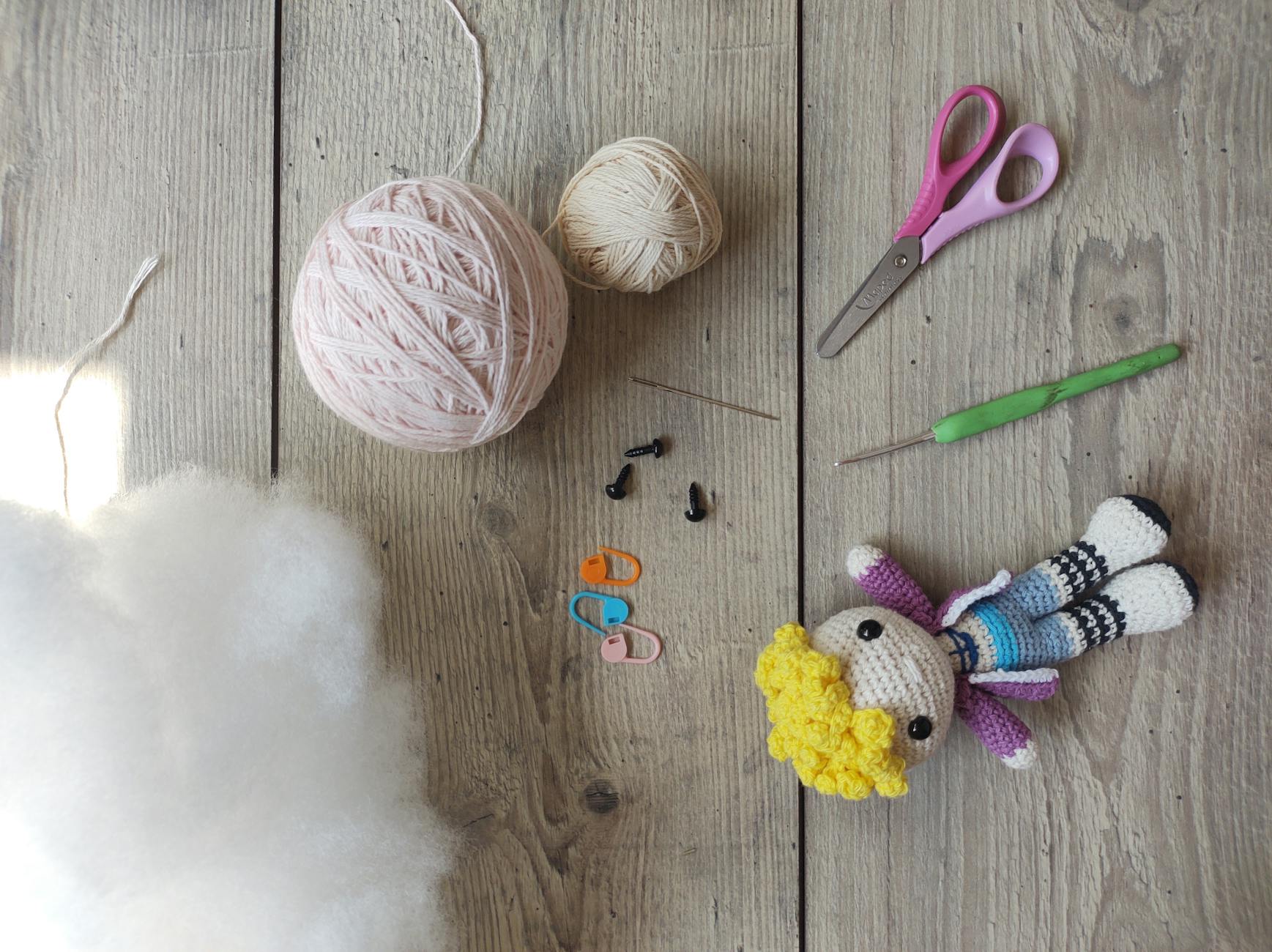crochet jellyfish - yarn crafting project