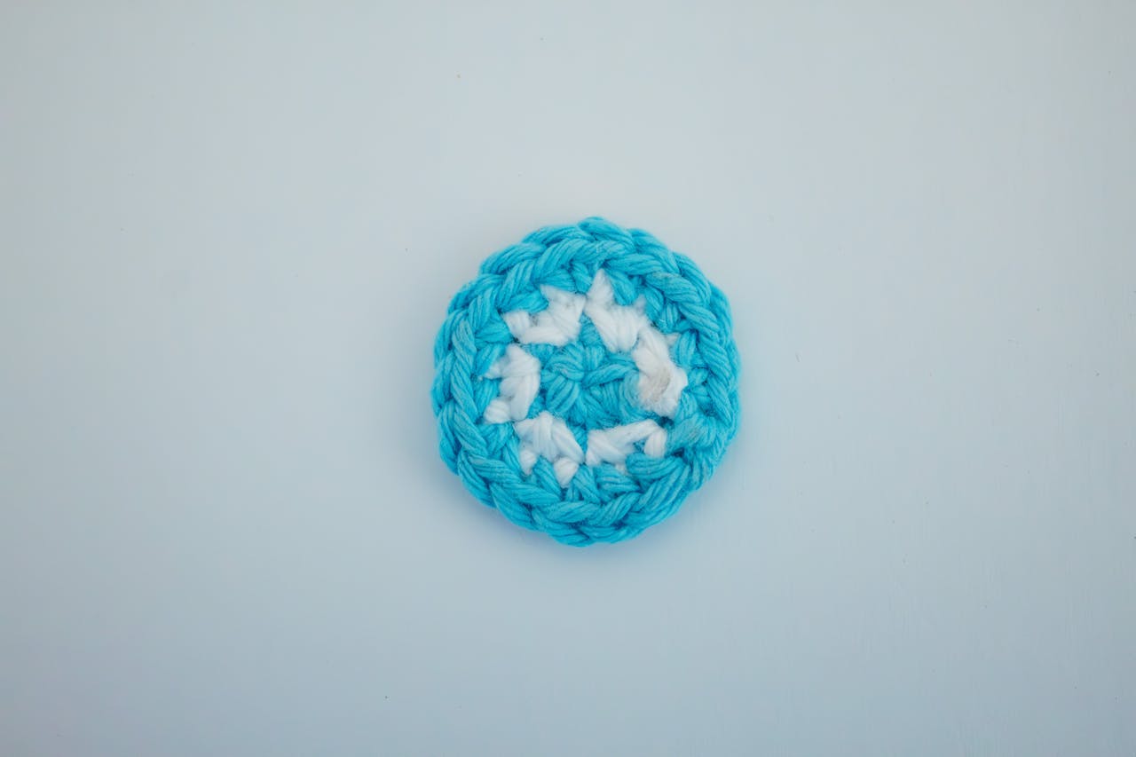 how to crochet a circle flat - crocheted circle coaster