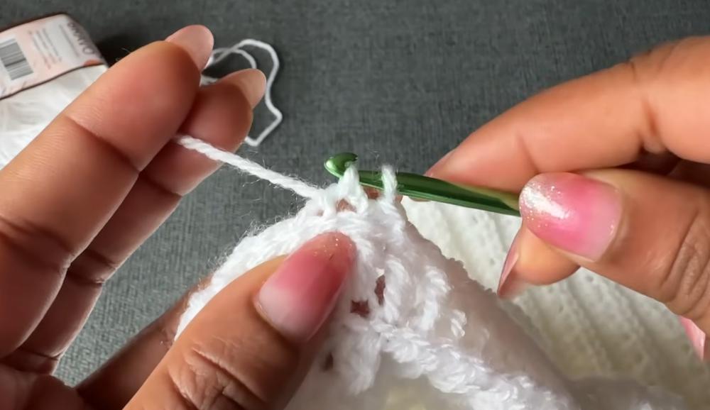 Marking stitch markers for the neck opening in this crochet top pattern
