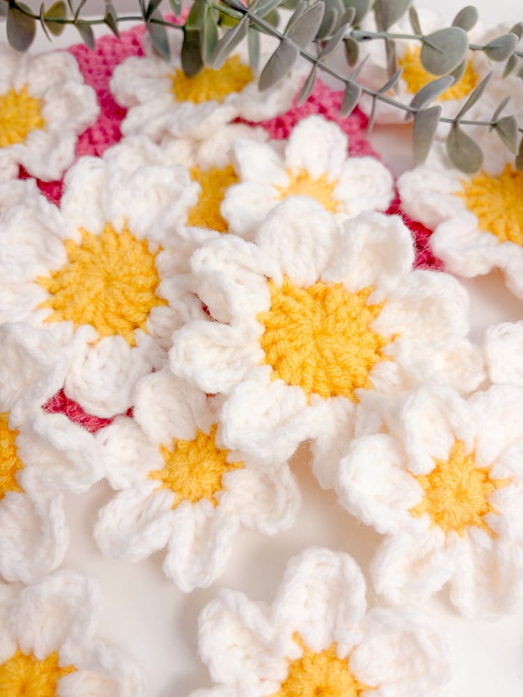 Crochet Daisy Patterns: 6 Free Designs