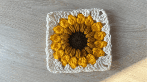 SitnCrochet sunflower granny square