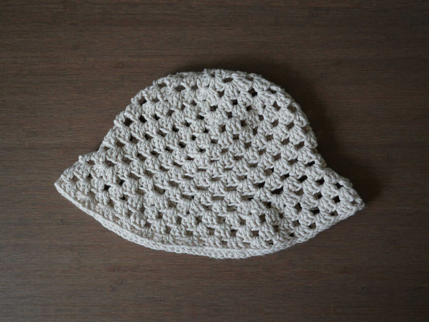 granny stitch bucket hat detail view