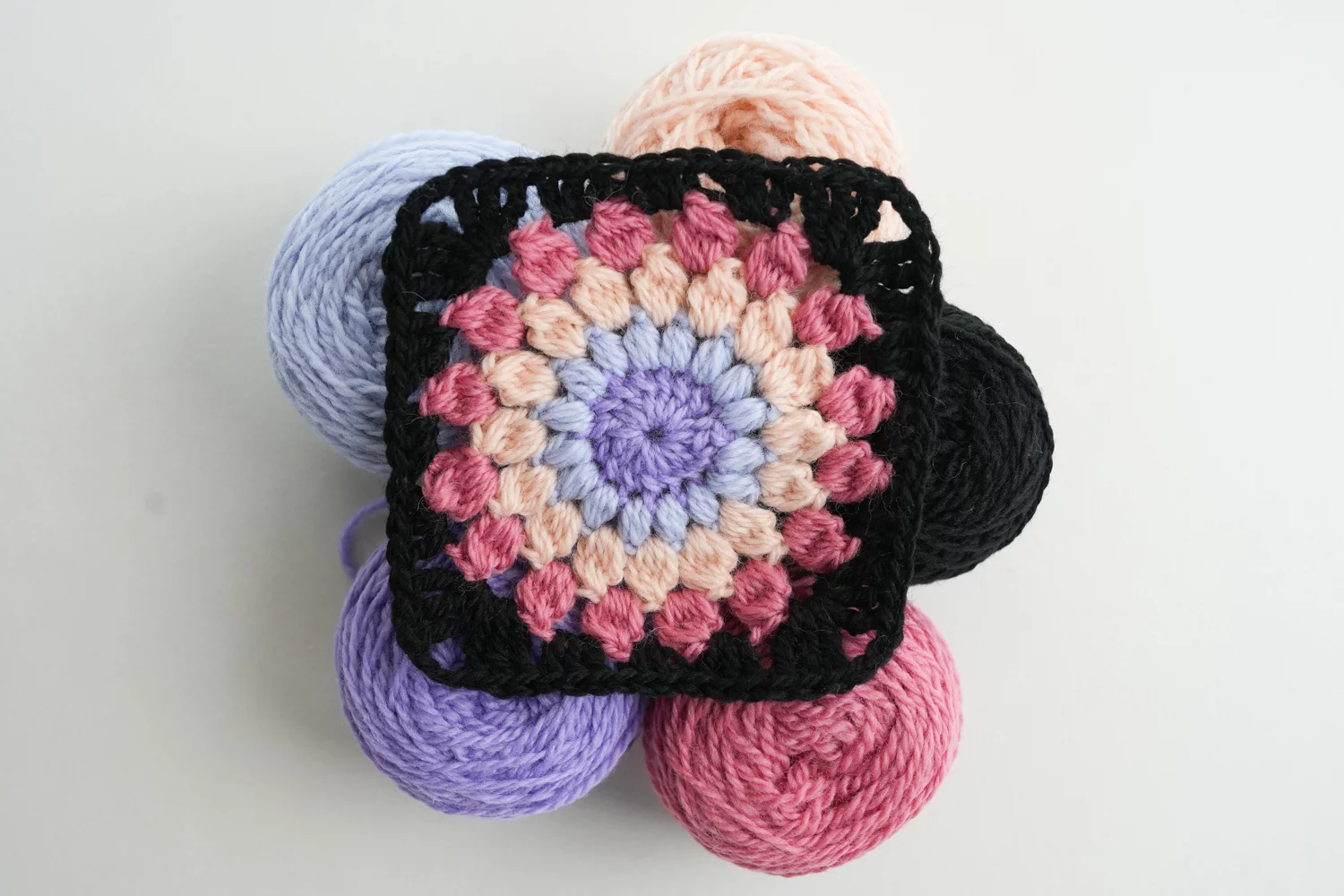 Large Sunburst Granny Square Pattern