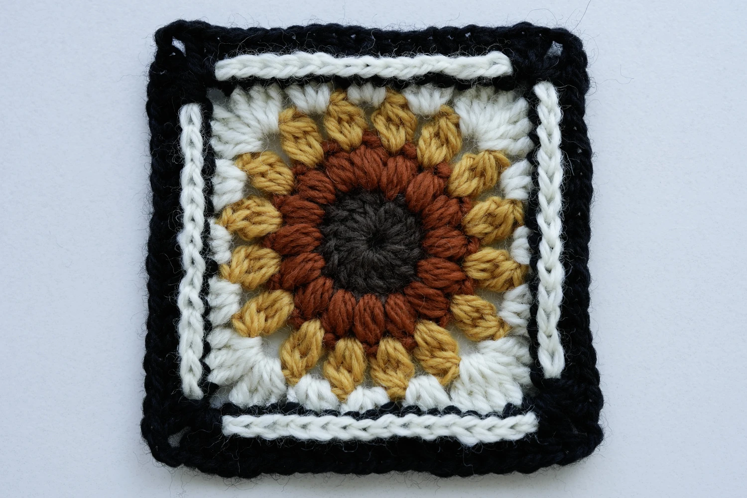Finished vintage sunburst granny square with textured border