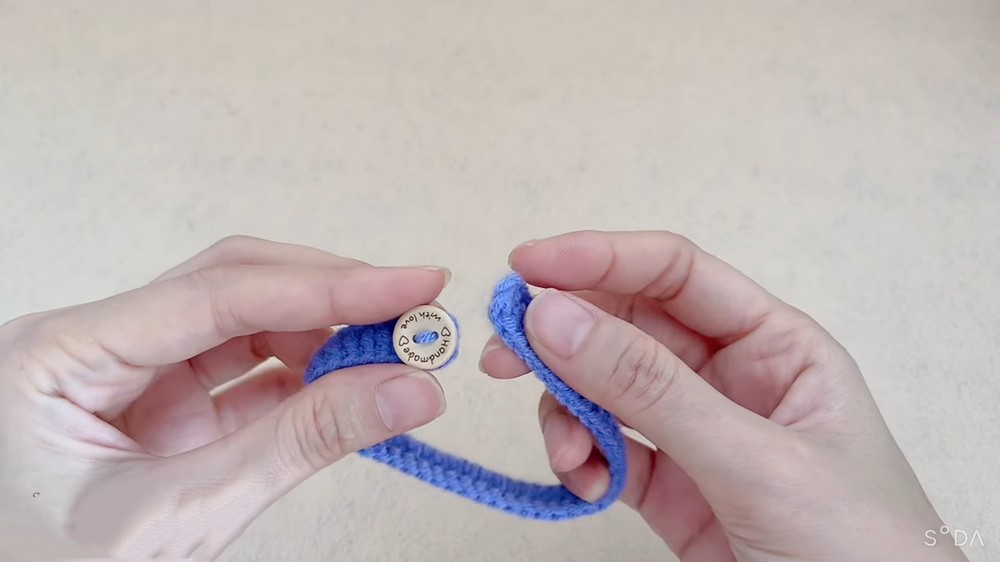 Measuring your pet's neck for crochet collar sizing
