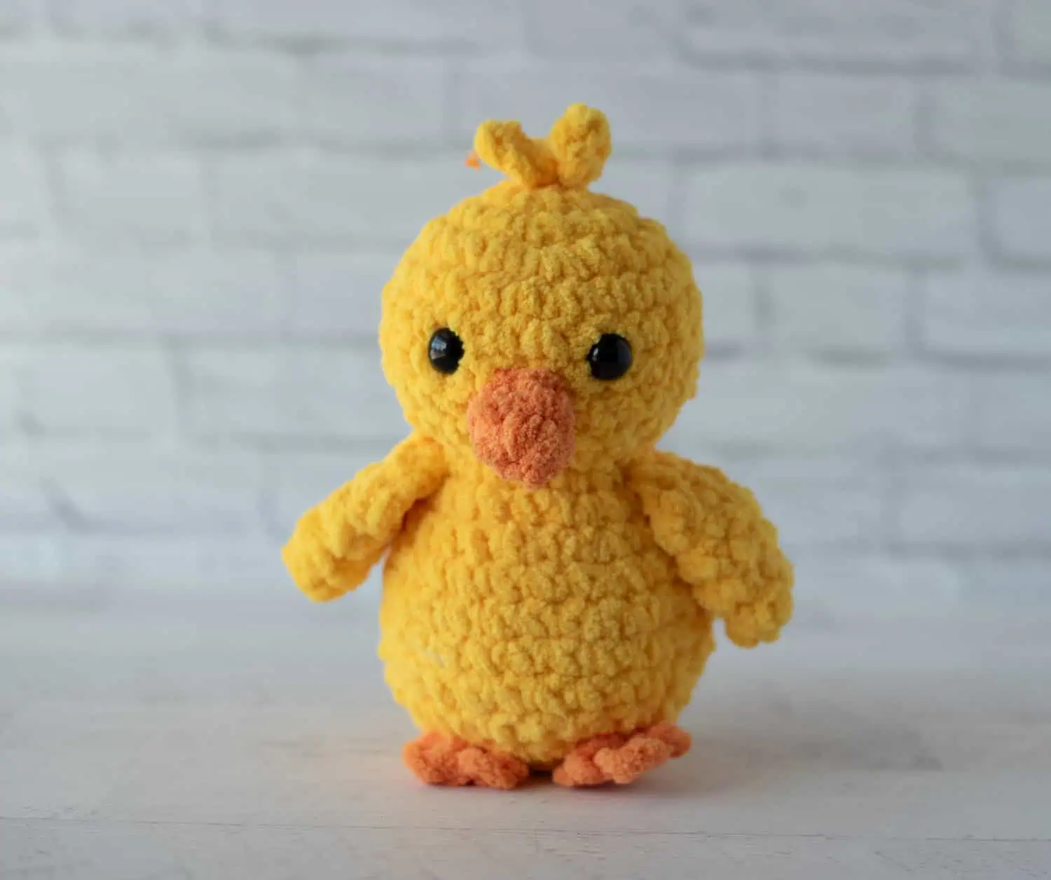 Chick crochet pattern body and head detail showing stitch placement