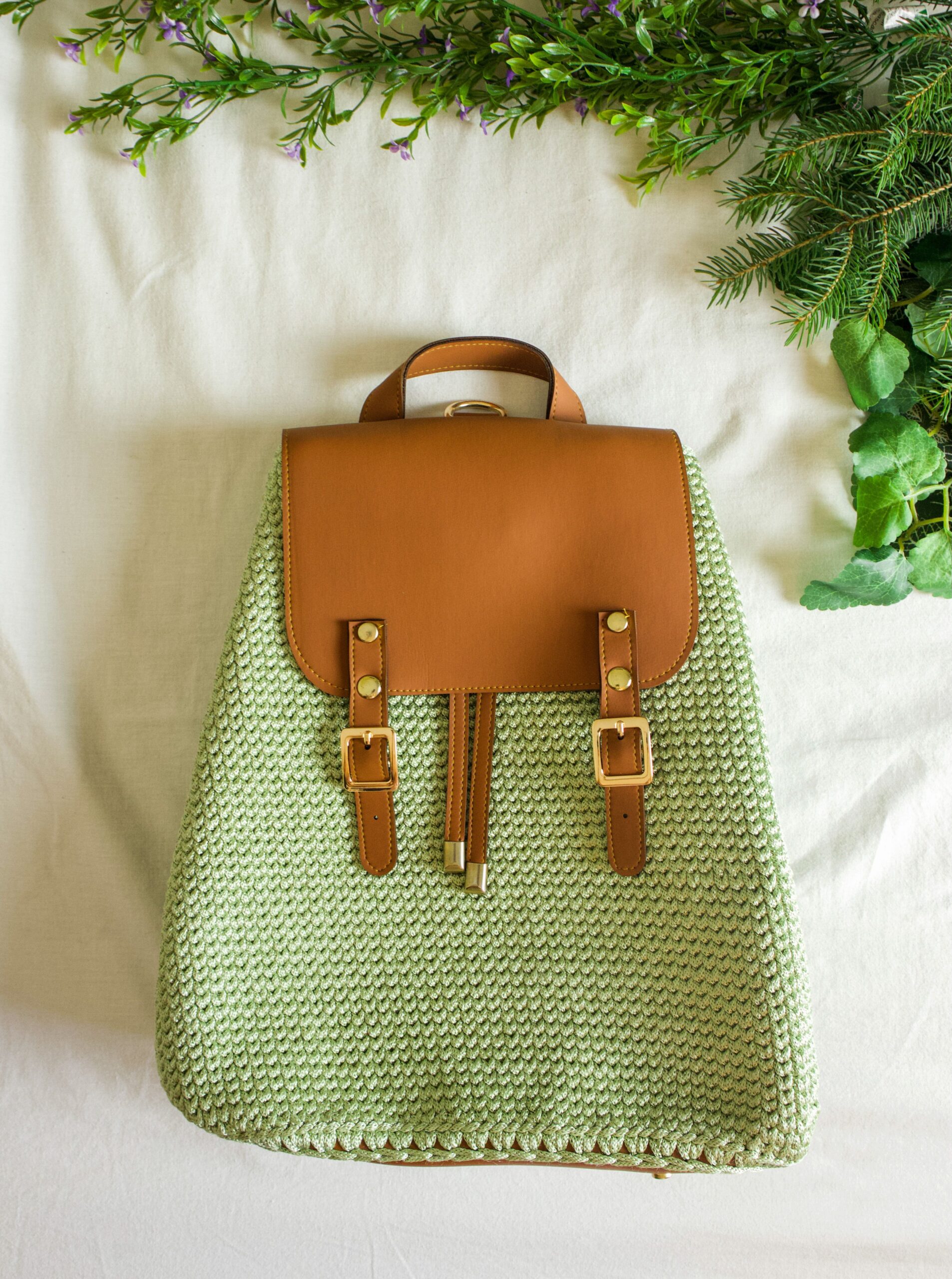 Hand-crocheted bag with leather straps