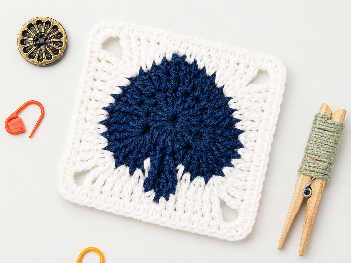 Spade Granny Square: Free 4-Round Crochet Pattern