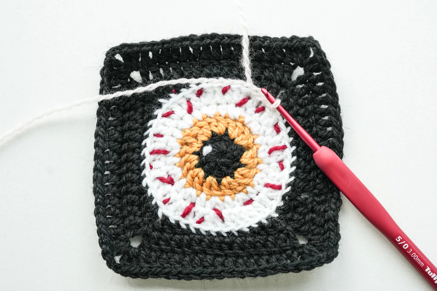 Devil Eye Granny Square Style 2 alternate colorway front view