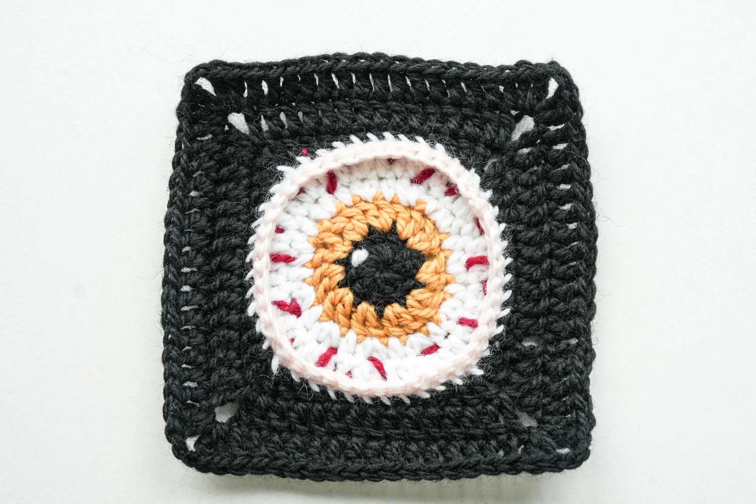 Devil Eye Granny Square Style 2 finished alternate complete square