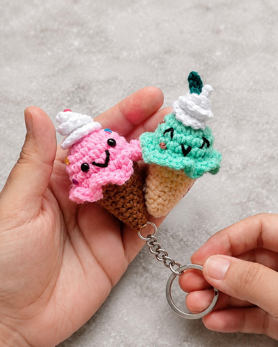 Sun shaped summer crochet keychain charm pattern