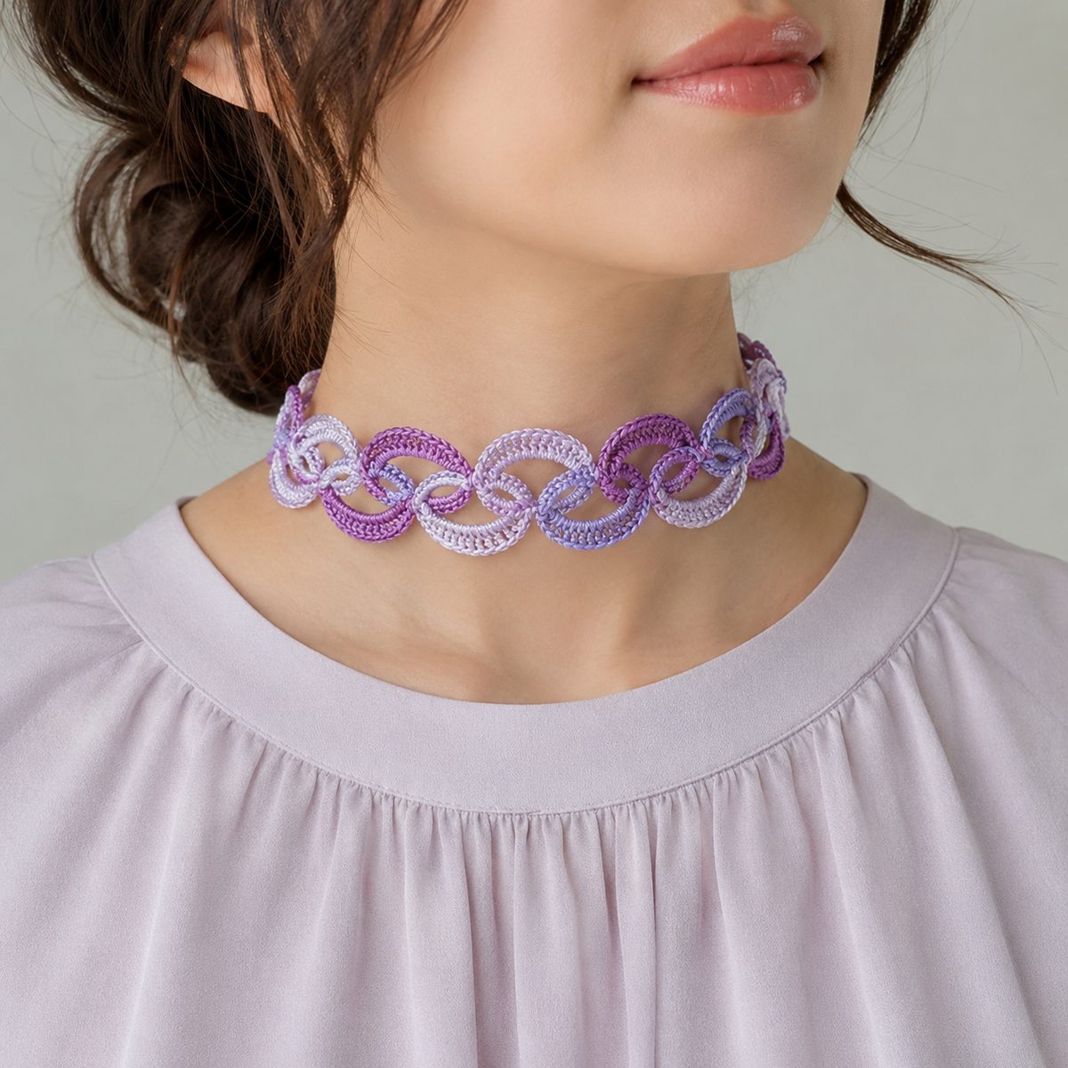 Twisted crochet choker of interlinked rings in ombre shades of purple