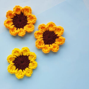 Crochet sunflowers by Moms and Crafters